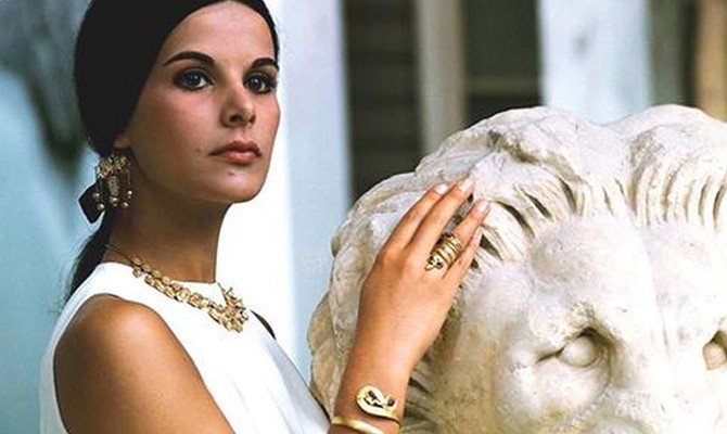 Ελενα Ναθαναήλ: Σαν σήμερα έφυγε στη γειτονιά των αγγέλων η Ελληνίδα θεά των ’70s – Σπάνιες φωτό από τη ζωή της