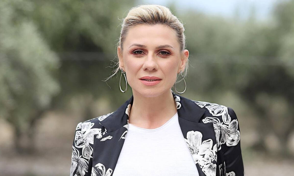 Κατερίνα Καραβάτου: Mέρα σχολικής εκδρομής - Η φώτο με την κόρη της στο αυτοκίνητο