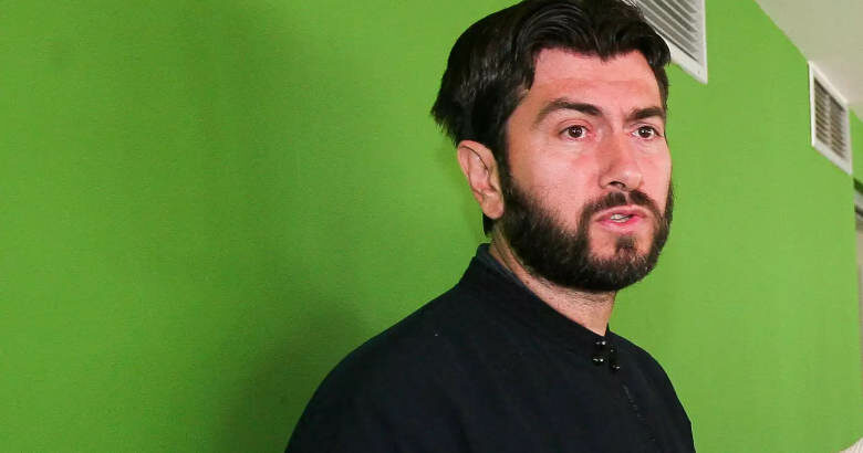 Κιβωτός του κόσμου: Έσβησαν γκράφιτι του πατέρα Αντώνιου στο Μεσολόγγι