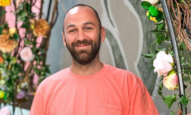 Κώστας Αναγνωστόπουλος: Έχεις δει την κούκλα αδερφή του Μισθοφόρου; Είναι γνωστή ηθοποιός