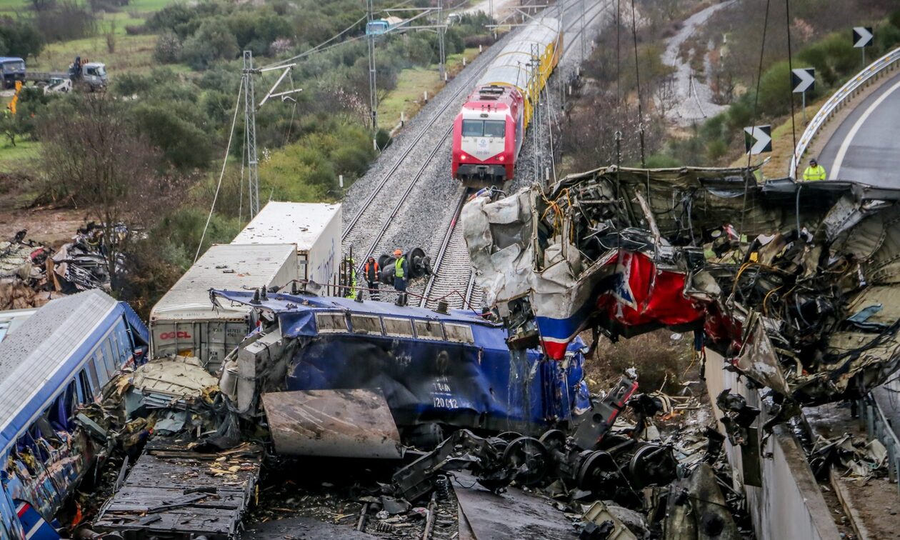 Τέμπη: Ο επιθεωρητής «τα ρίχνει» όλα στον πρώτο και δεύτερο σταθμάρχη και τον μηχανοδηγό