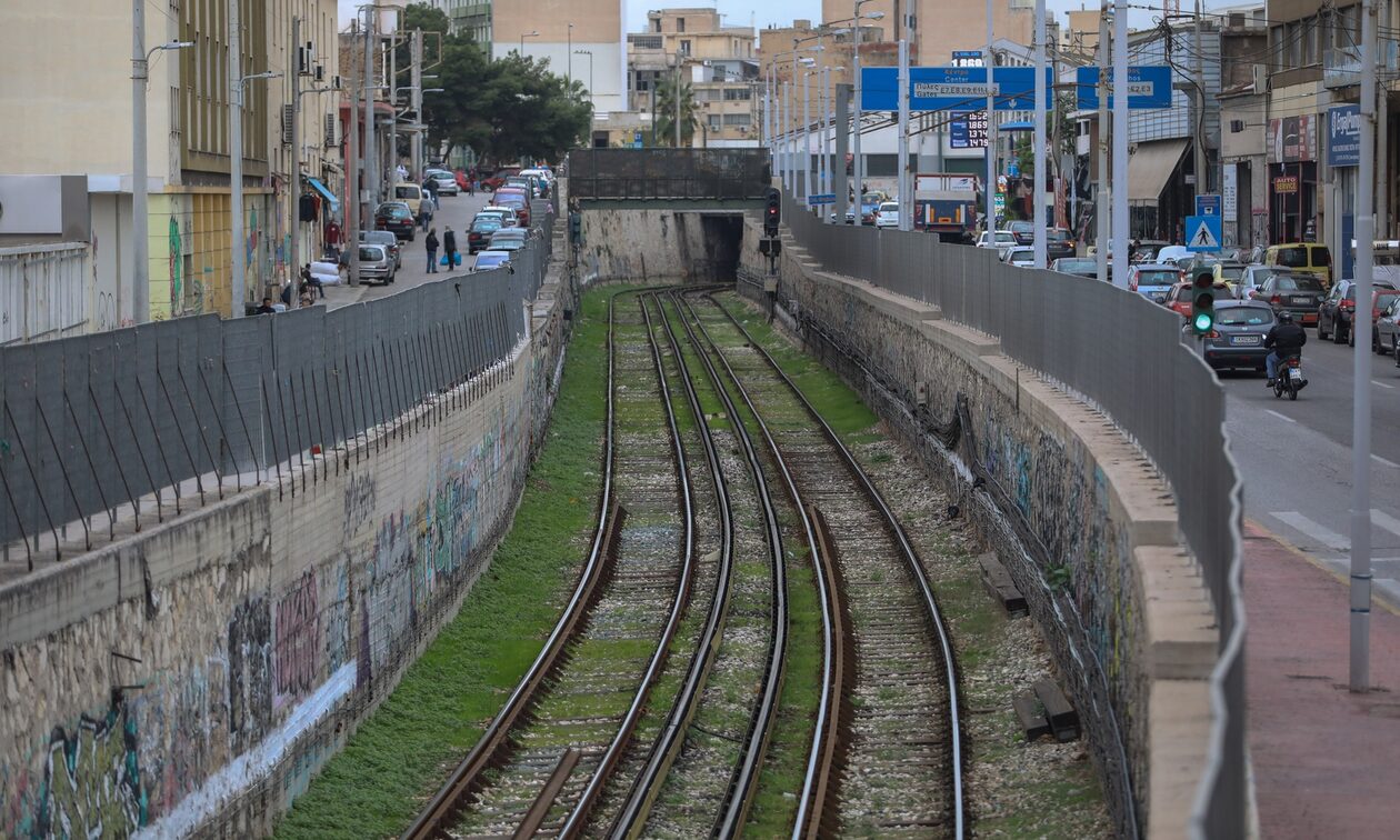 Απεργία: Παραλύει η Αθήνα – Τι ισχύει με Μετρό, Ηλεκτρικό, Τρόλεϊ, Τραμ και Λεωφορεία