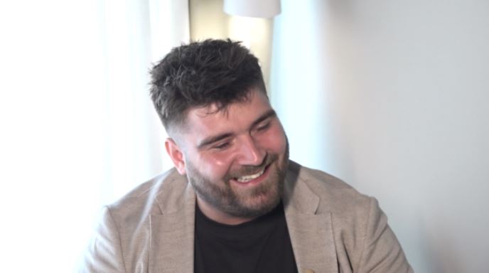 Janus Wiberg: Ο σωσίας του Παντελή Παντελίδη αποκαλύπτει το παρασκήνιο πίσω από τη συνάντηση με την οικογένεια του τραγουδιστή