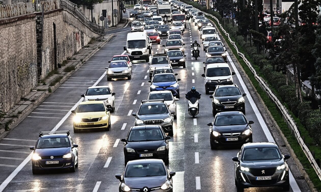 Κίνηση: «Έμφραγμα» σε Κηφισό και κέντρο της Αθήνας - Ξεκίνησε η διαδήλωση των μελισσοκόμων