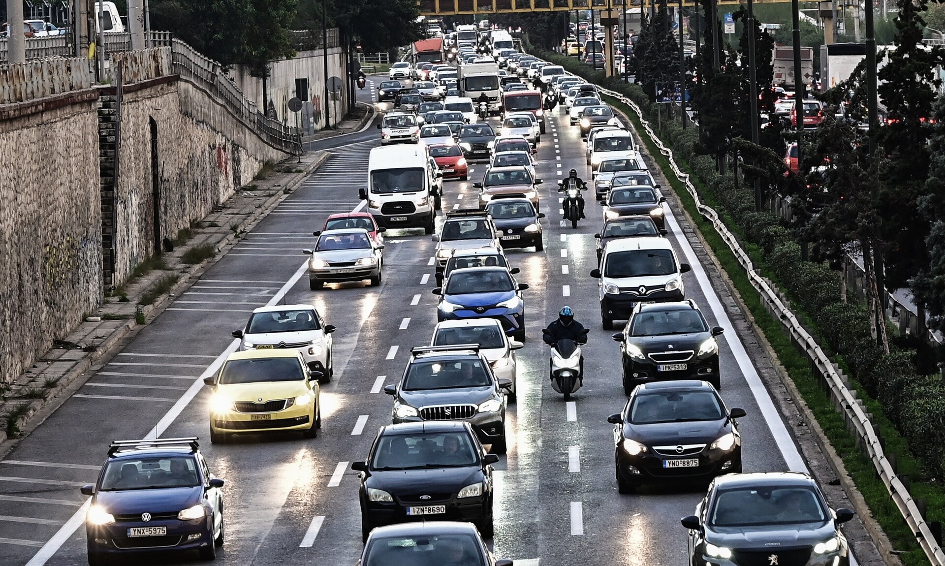 Κίνηση στους δρόμους: Τεράστια προβλήματα σε πολλά σημεία - Καθυστερήσεις στην Αττική οδό