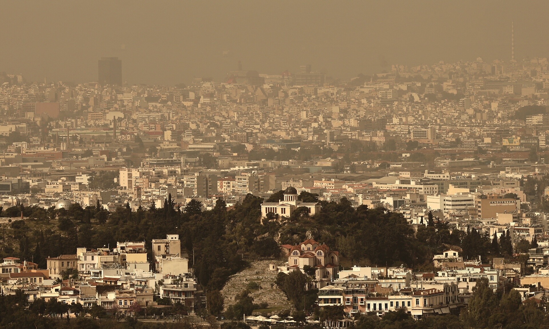Καιρός - Μαρουσάκης: Αποπνικτική η ατμόσφαιρα - Πότε αποχωρεί η αφρικανική σκόνη