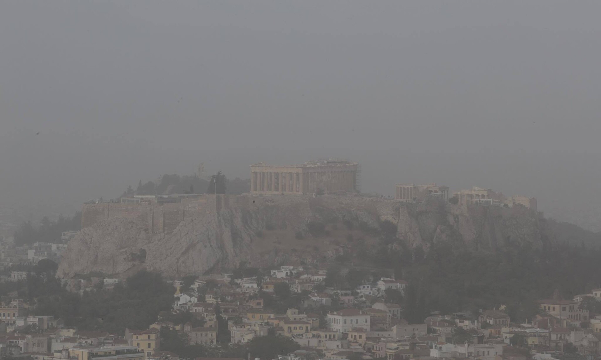 Αφρικανική σκόνη: «Πνίγει» την Αθήνα - Απόκοσμες εικόνες