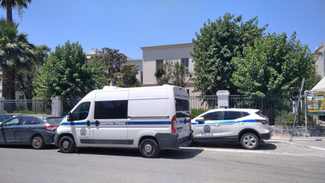 Συνελήφθη γνωστός ηθοποιός μετά από παράσταση στο Βόλο - Οδηγούσε μεθυσμένος